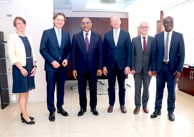 Coopération Côte d’Ivoire- Allemagne : Le Directeur Général de la DEG (KFW) fait le point des activités de sa banque au ministre Adama Coulibaly