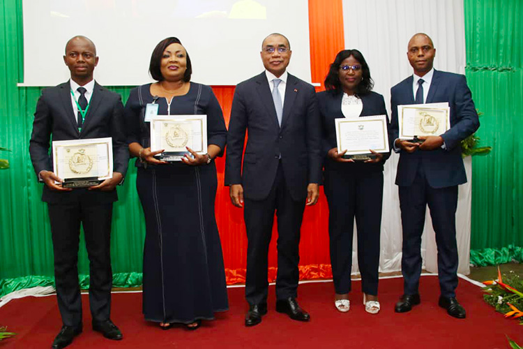 Prix d’excellence 2021 : Le Ministre Adama Coulibaly récompense les lauréats de son département ministériel